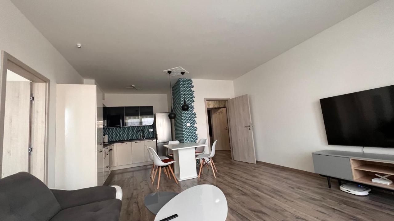 Air-Conditioned, 2 Room Apartment With Balcony, New Building Raca 브라티슬라바 외부 사진