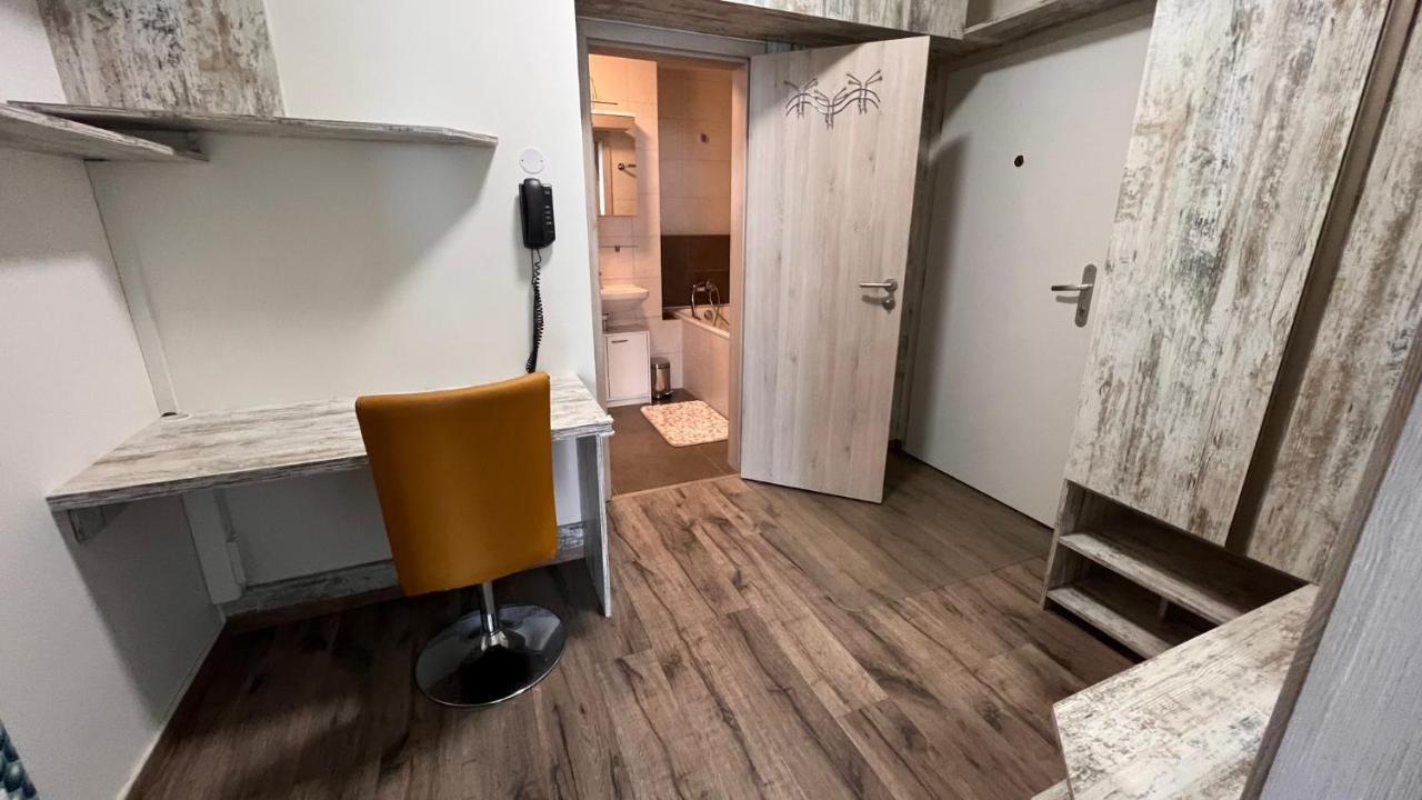Air-Conditioned, 2 Room Apartment With Balcony, New Building Raca 브라티슬라바 외부 사진